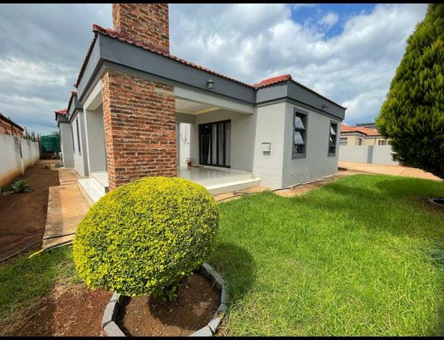 3 BEDROOM HOUSE FOR SALE IN CHROOM PARK